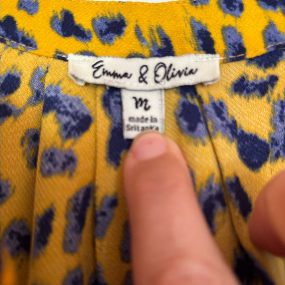 EMMA & OLIVIA Leopard Print Sleeveless Top - Yellow and Black. Medium - Picture 3 of 4